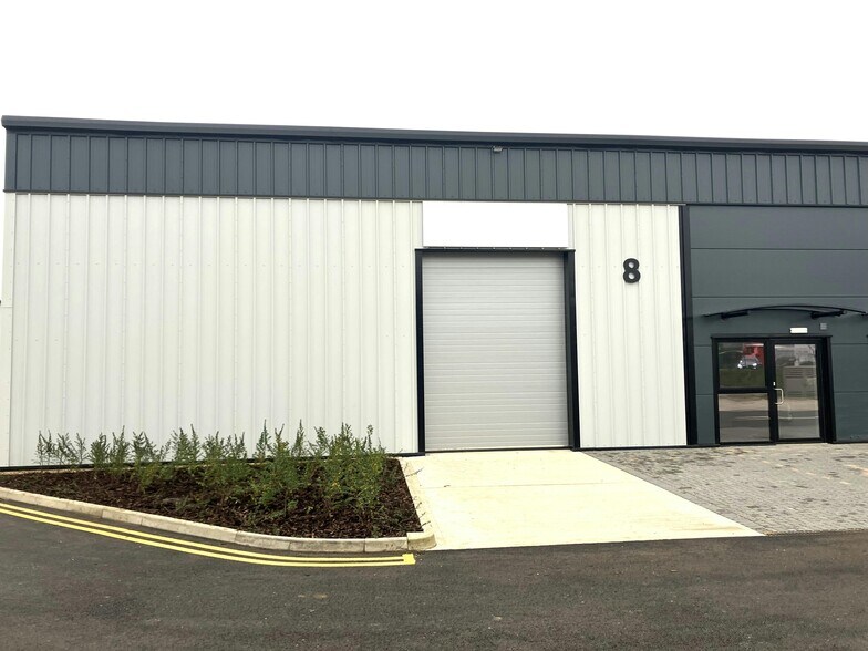 Witham Court, Yaxley en venta - Foto del edificio - Imagen 2 de 3