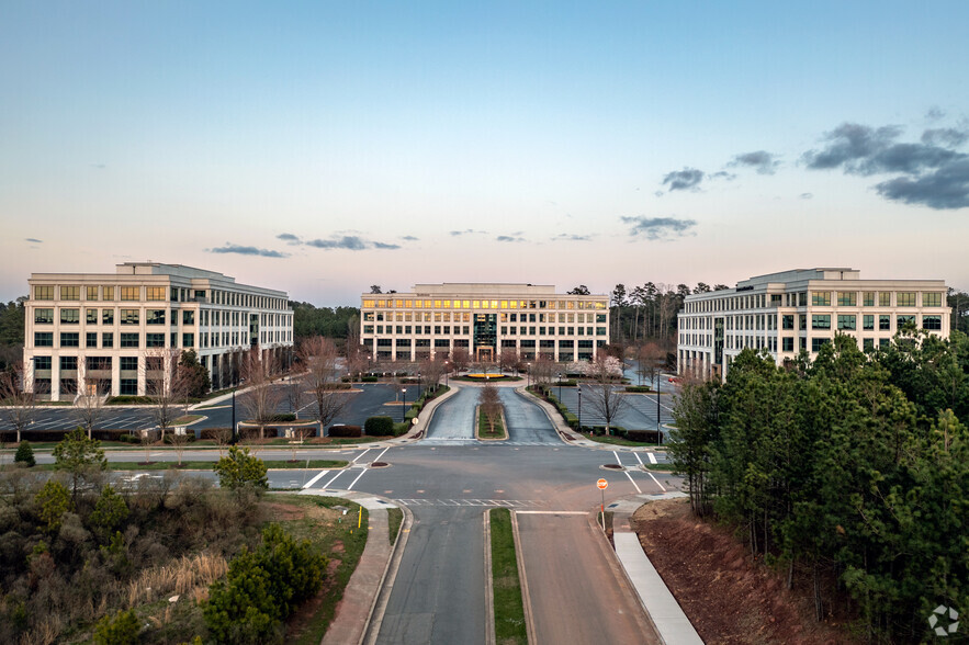 8045 Arco Corporate Dr, Raleigh, NC en alquiler - Foto del edificio - Imagen 2 de 20