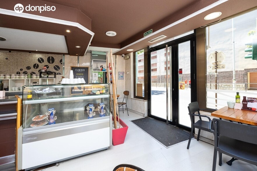 Local en Granada en venta - Foto del edificio - Imagen 3 de 36