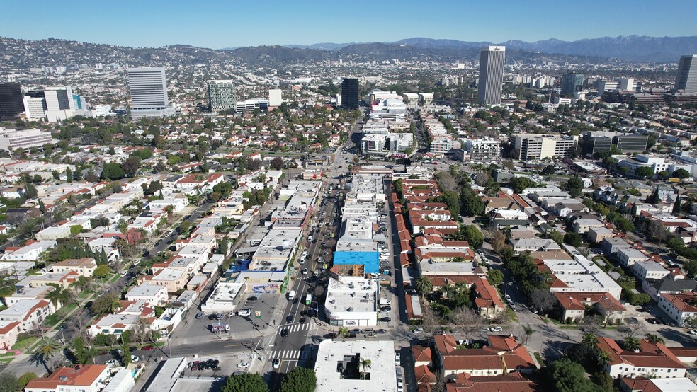 1066-1070 S Fairfax Ave, Los Angeles, CA en alquiler - Foto del edificio - Imagen 3 de 62