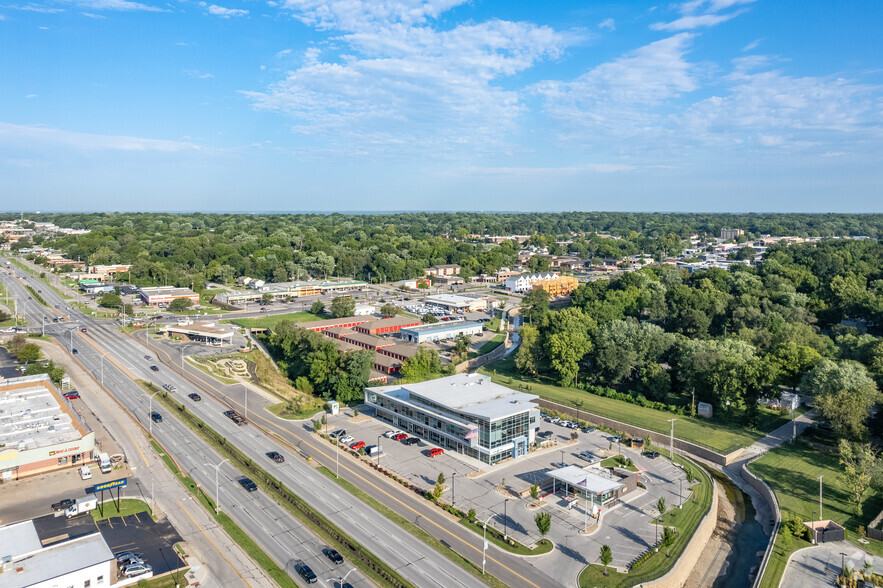 10820 Shawnee Mission Pky, Shawnee, KS en alquiler - Foto del edificio - Imagen 3 de 18