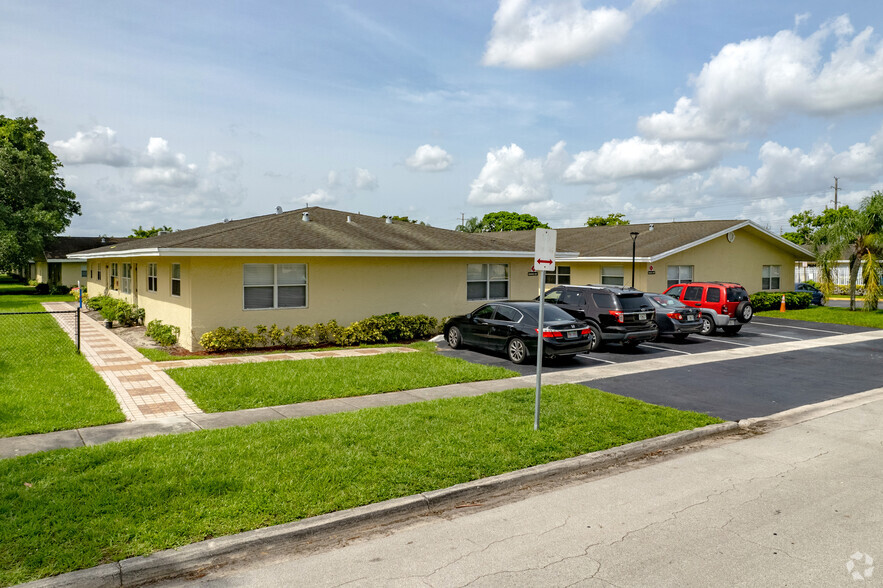 6954 SW 5th St, Margate, FL en venta - Foto principal - Imagen 3 de 22