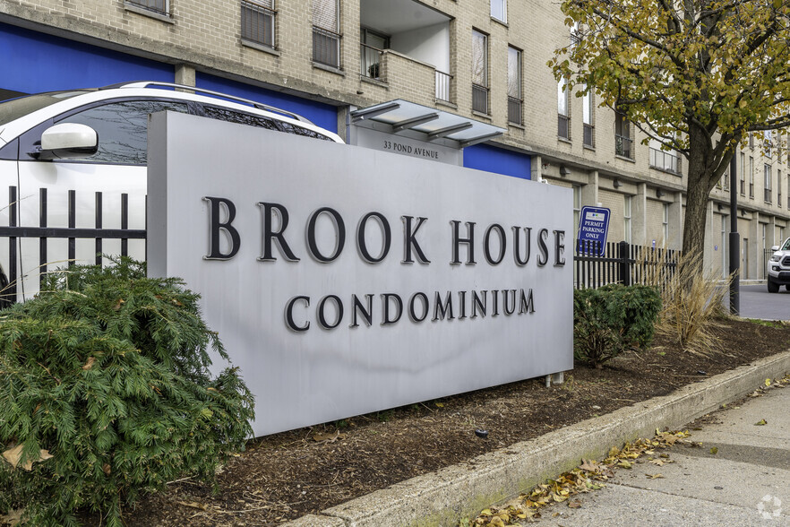 77 Pond Ave, Brookline, MA en venta - Foto del edificio - Imagen 1 de 14