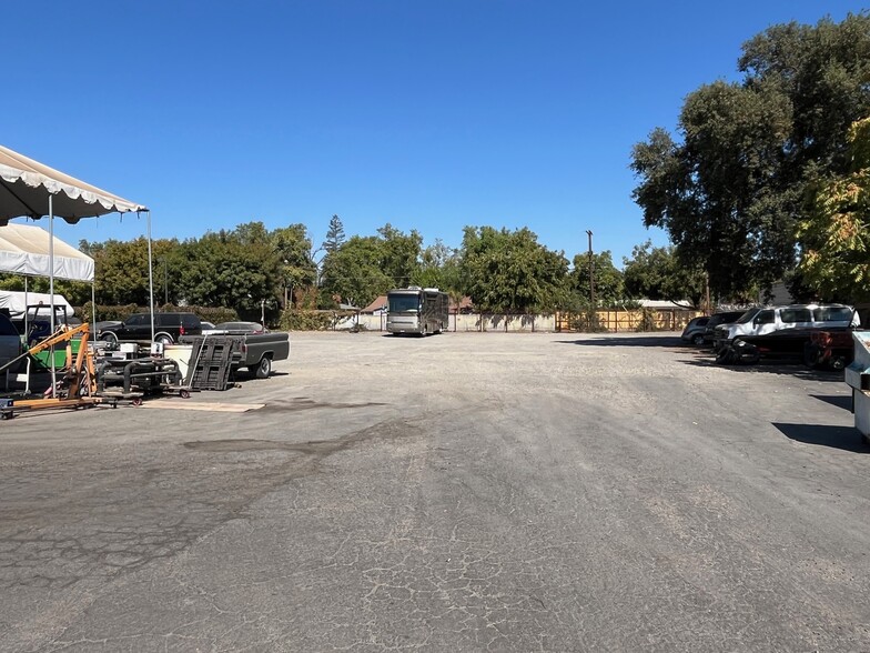 1203 Scenic Dr, Modesto, CA en venta - Foto del edificio - Imagen 3 de 7