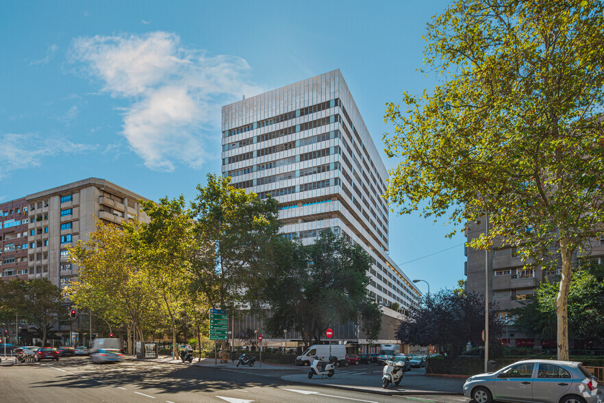 Calle Orense, 69, Madrid, Madrid en alquiler - Foto del edificio - Imagen 2 de 5