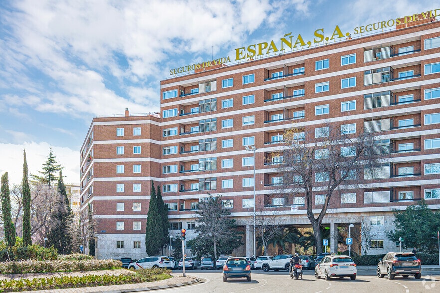 Calle de Colombia, 64, Madrid, Madrid en alquiler - Foto del edificio - Imagen 1 de 2