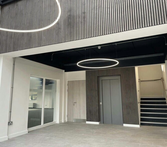 3 The Lakes, Northampton en alquiler - Foto del edificio - Imagen 3 de 8
