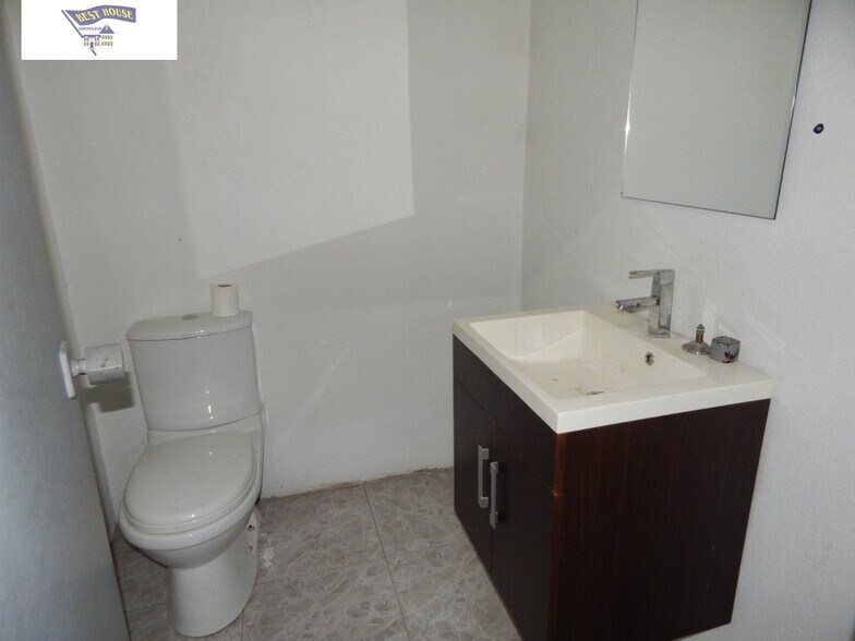 Local en València en venta - Foto del edificio - Imagen 3 de 11