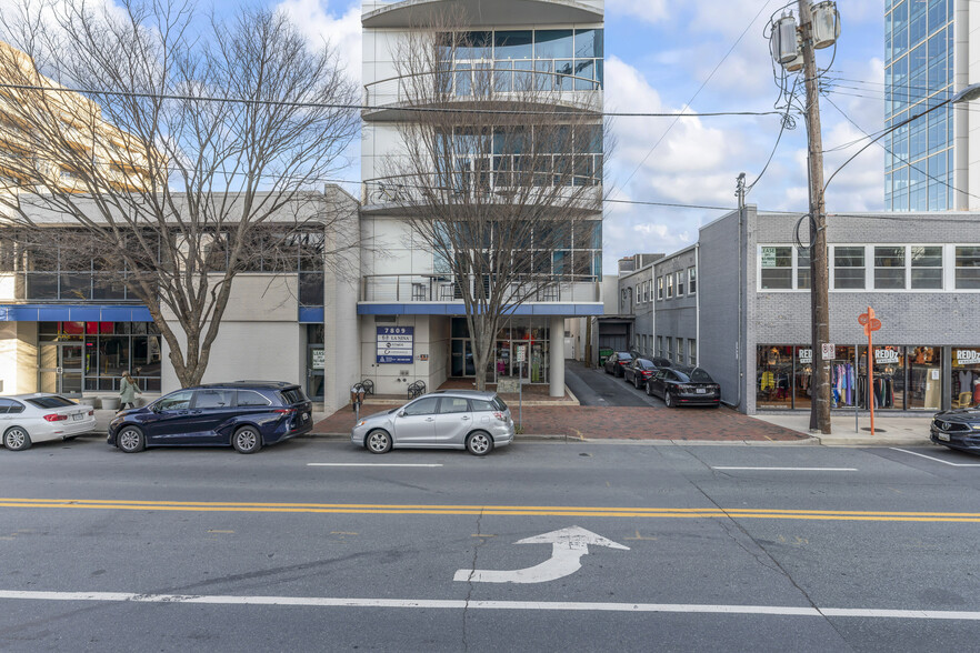 7809 Woodmont Ave, Bethesda, MD en alquiler - Foto del edificio - Imagen 1 de 13