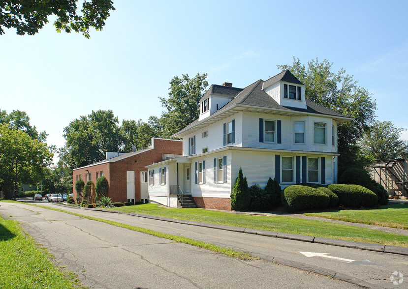 71 Park Ave, West Springfield, MA en alquiler - Foto principal - Imagen 3 de 11