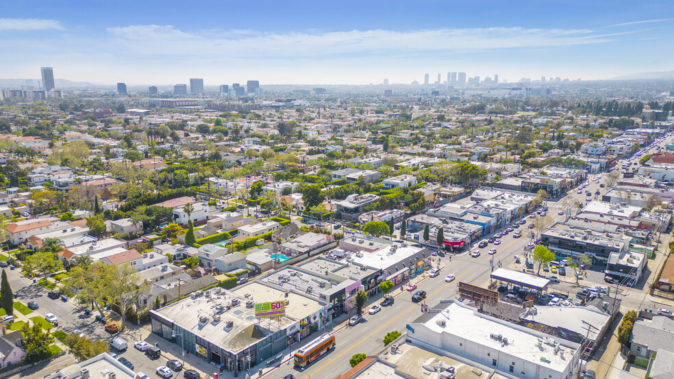 7318 Melrose Ave, Los Angeles, CA en alquiler - Foto del edificio - Imagen 2 de 6