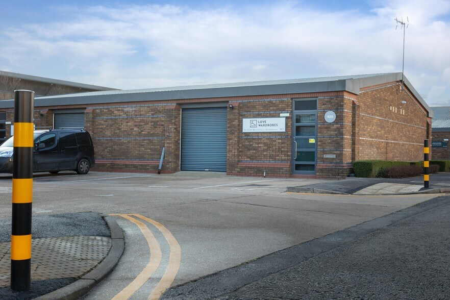 400 Montrose Ave, Slough en alquiler - Foto del edificio - Imagen 3 de 4