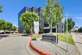 1501 Hughes Way, Long Beach, CA en alquiler Foto del edificio- Imagen 2 de 15