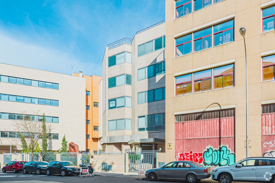 Calle Cronos, 18, Madrid, Madrid en alquiler - Foto del edificio - Imagen 2 de 3