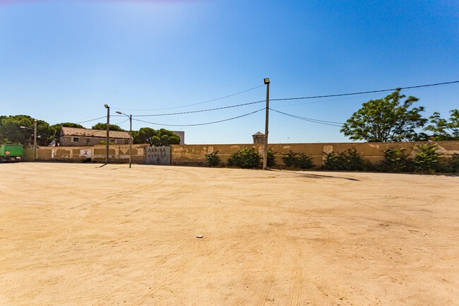 Más detalles de Avenida República Argentina, 43, Moraleja de Enmedio - Nave en venta