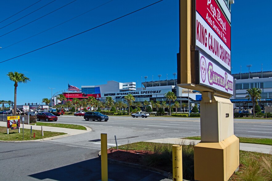 2200 W International Speedway Blvd, Daytona Beach, FL en alquiler - Foto del edificio - Imagen 3 de 23