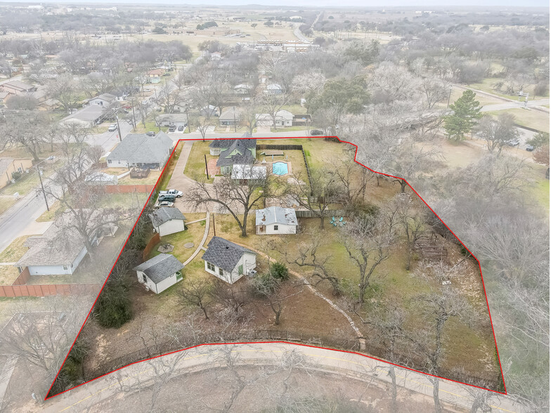 512 N Travis St, Granbury, TX en venta - Foto del edificio - Imagen 1 de 143