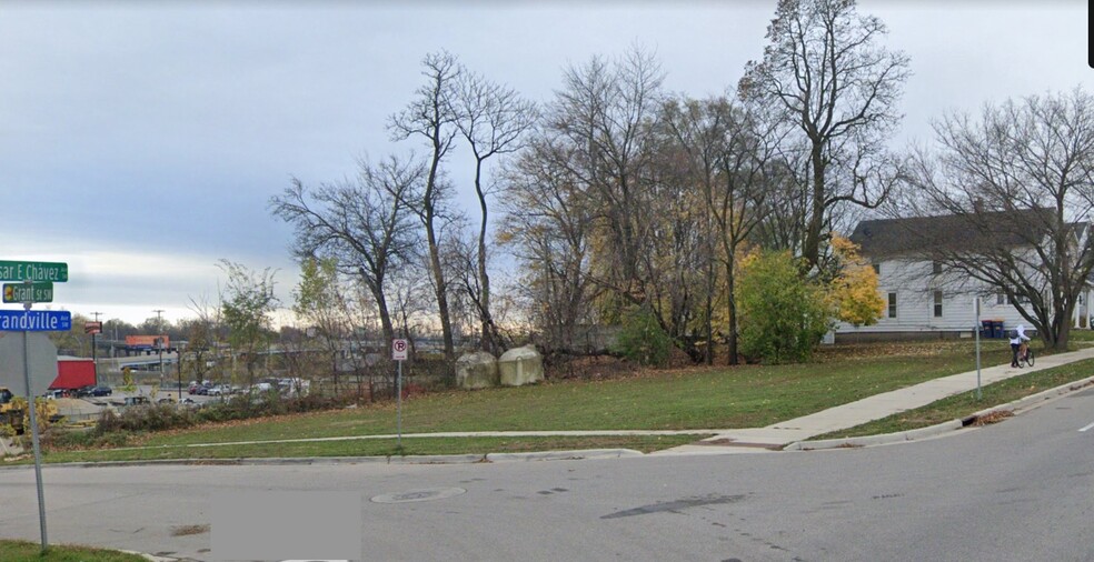 542 Cesar E Chavez Ave SW, Grand Rapids, MI en venta - Foto del edificio - Imagen 2 de 2