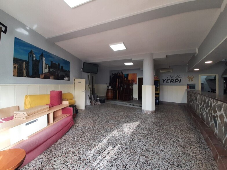 Local en Cáceres en alquiler - Foto del edificio - Imagen 3 de 11