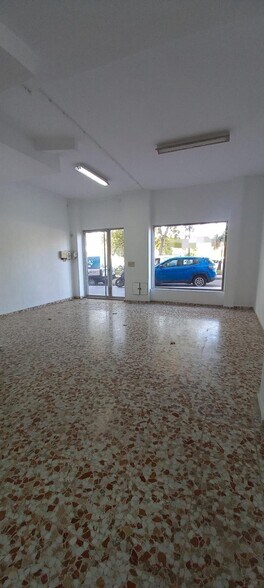 Local en Córdoba, Córdoba en alquiler - Foto del edificio - Imagen 2 de 6