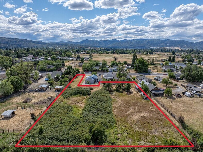 963 Lozier ln, Medford, OR en venta - Foto del edificio - Imagen 3 de 7