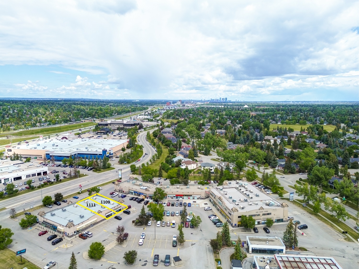 380 Canyon Meadows Dr SE, Calgary, AB en alquiler Foto del edificio- Imagen 1 de 13