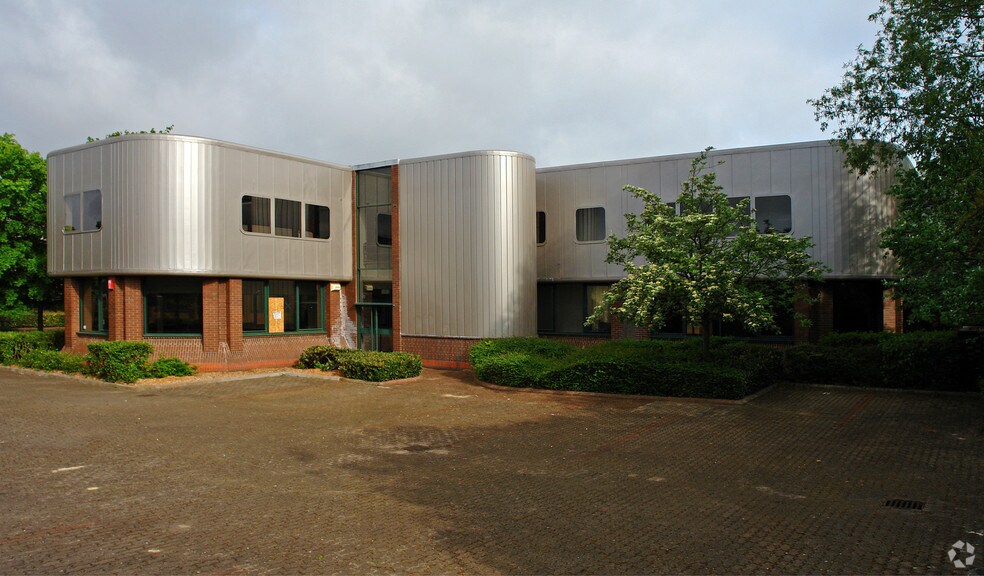 Dorcan Business Centre cartera de 3 inmuebles en venta en LoopNet.es - Foto principal - Imagen 1 de 5