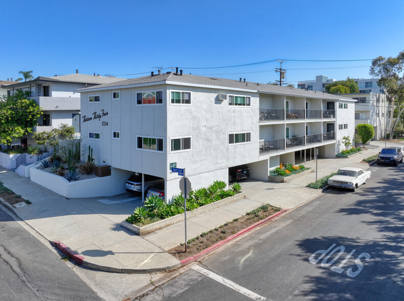 1334 Barry Ave, Los Angeles, CA en venta - Foto del edificio - Imagen 1 de 31