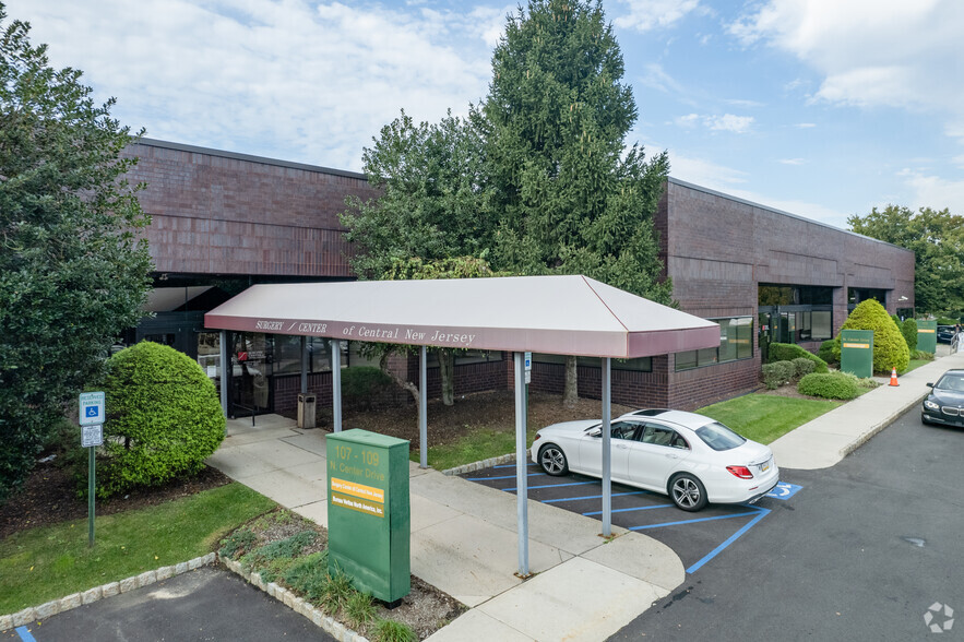 100-120 N Center Dr, North Brunswick, NJ en alquiler - Foto del edificio - Imagen 2 de 5