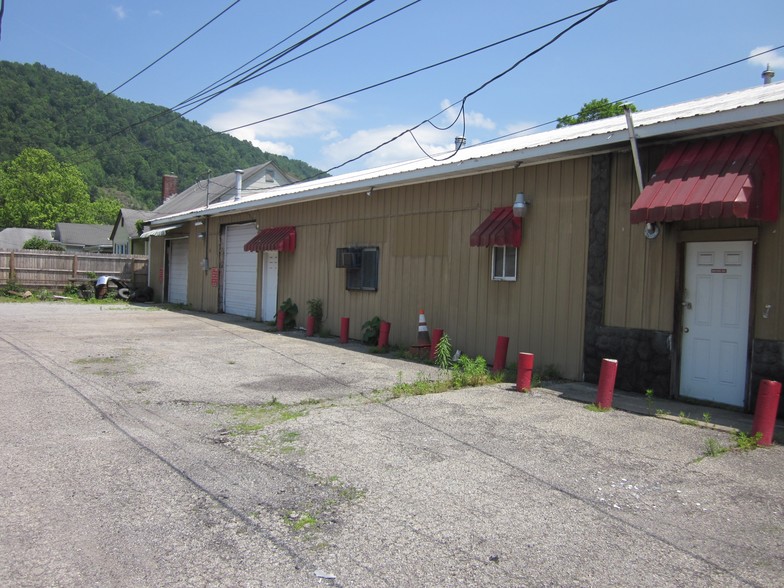 15045 Maccorkle Ave, Cabin Creek, WV en venta - Foto del edificio - Imagen 2 de 11