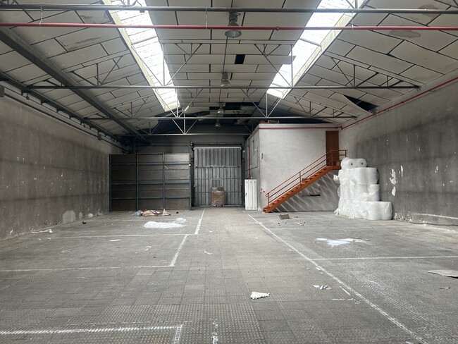 Más detalles de Calle Bronce, 8, Torrejón de Ardoz - Nave en venta