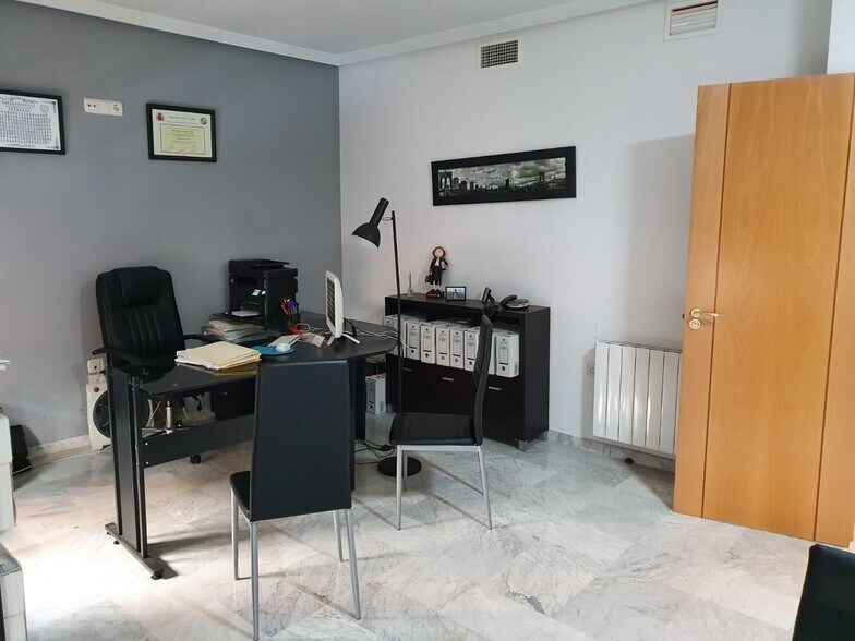 Calle Gómez Becerra, 27, Cáceres, Cáceres en alquiler - Foto del edificio - Imagen 2 de 2