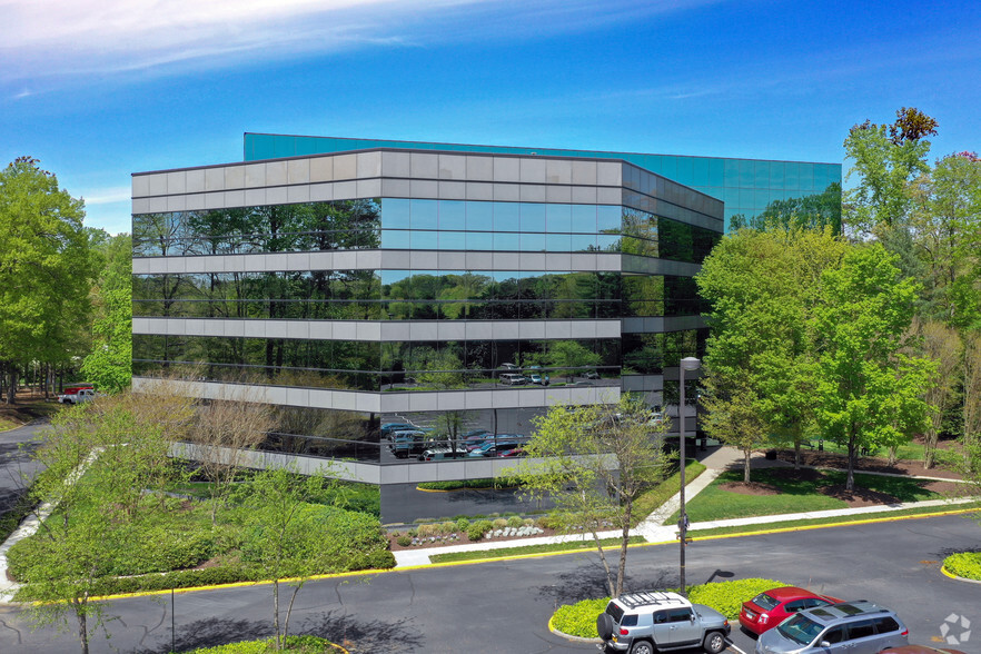 7400 Beaufont Springs Dr, Richmond, VA en alquiler - Foto del edificio - Imagen 2 de 6