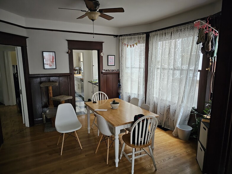 903 SE 17th Ave, Portland, OR en venta - Foto del interior - Imagen 2 de 8