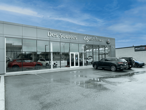 3352A Boul Des Sources, Dollard-des-Ormeaux, QC en alquiler Foto del edificio- Imagen 1 de 7