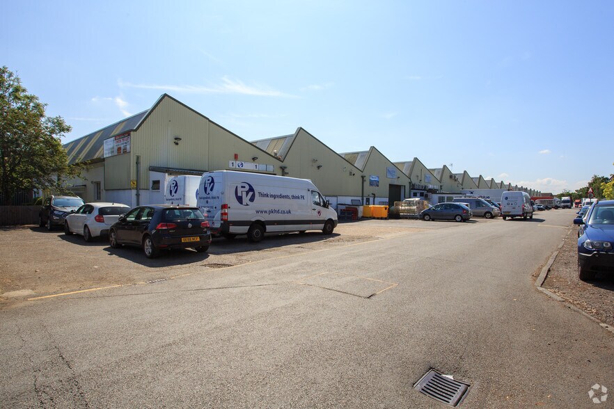 166 Feltham Rd, Ashford en venta - Foto del edificio - Imagen 3 de 18