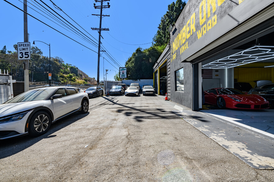 3077 Cahuenga Blvd W, Hollywood, CA en alquiler - Foto del edificio - Imagen 3 de 8