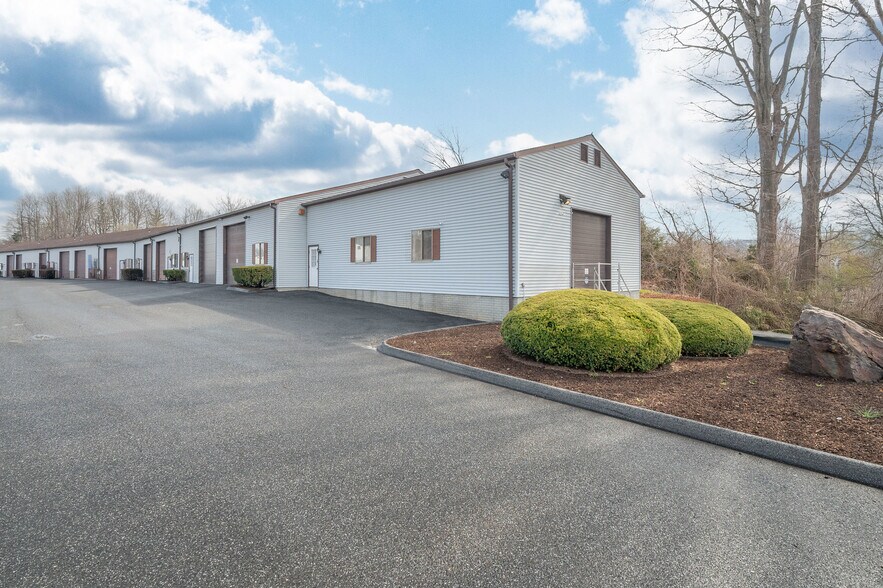 76-88 South End Plz, New Milford, CT en venta - Foto del edificio - Imagen 1 de 1