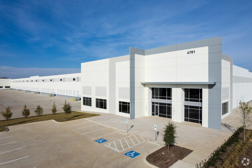 6781 Midway Rd, Haltom City, TX en alquiler - Foto del edificio - Imagen 2 de 8