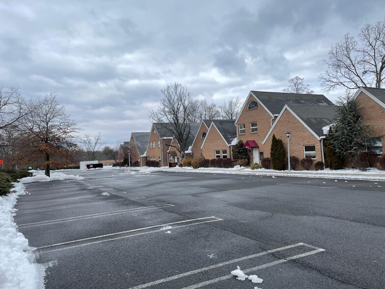 385 Highway 18, East Brunswick, NJ en venta - Foto del edificio - Imagen 2 de 22