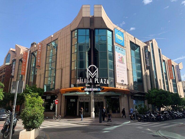 Calle Armengual de la Mota, 12, Málaga, Málaga en alquiler - Foto del edificio - Imagen 3 de 4