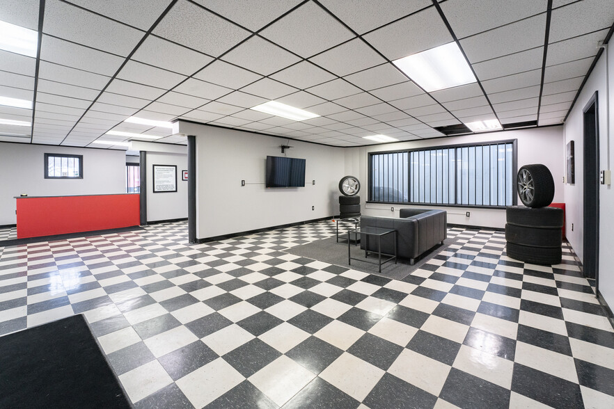 901 Riverview Dr, Kalamazoo, MI en venta - Lobby - Imagen 3 de 17