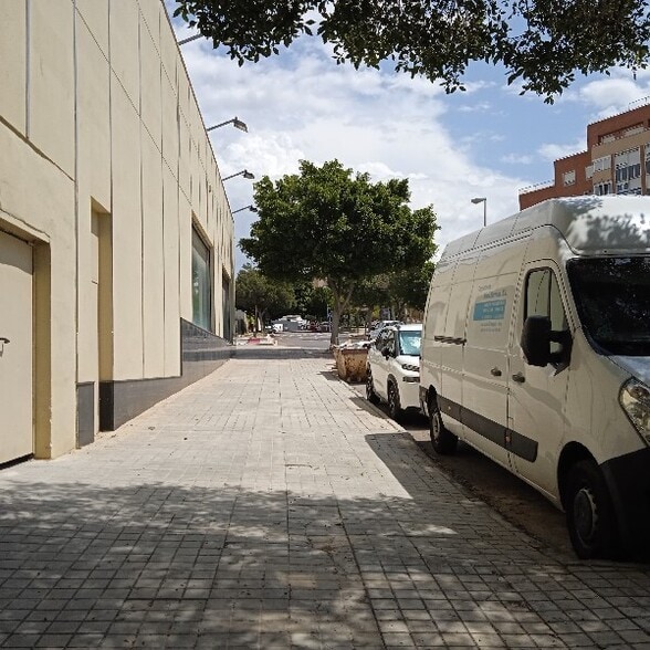 Local en Almería en venta - Foto del edificio - Imagen 2 de 2