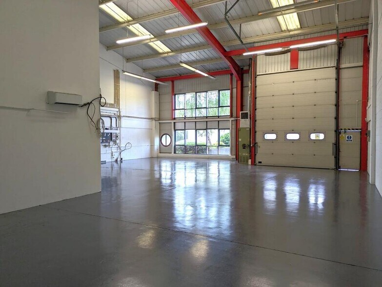 Walnut Tree Clos, Guildford en alquiler - Foto del edificio - Imagen 3 de 9