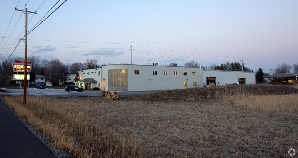 5912 N Burdick St, East Syracuse, NY en alquiler - Foto del edificio - Imagen 1 de 10