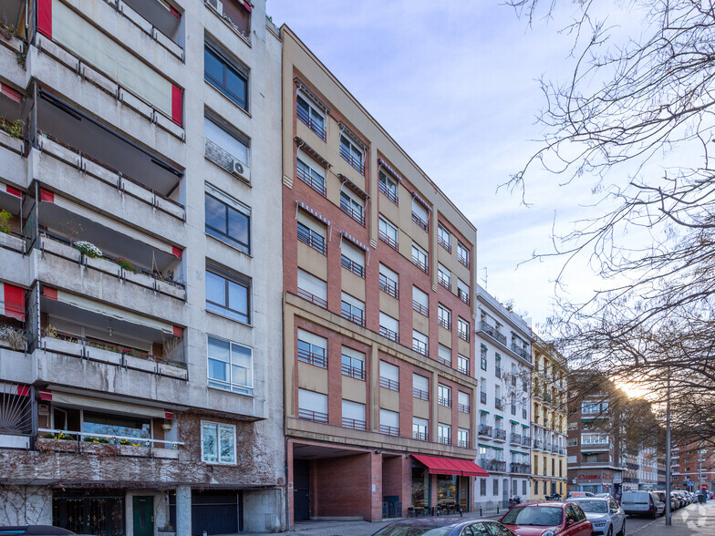 Calle de Irún, 23, Madrid, Madrid en alquiler - Foto del edificio - Imagen 2 de 2