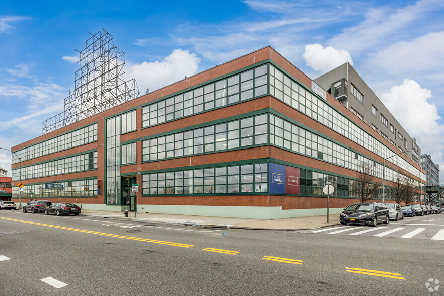 32-00 Skillman Ave, Long Island City, NY en alquiler - Foto del edificio - Imagen 2 de 4