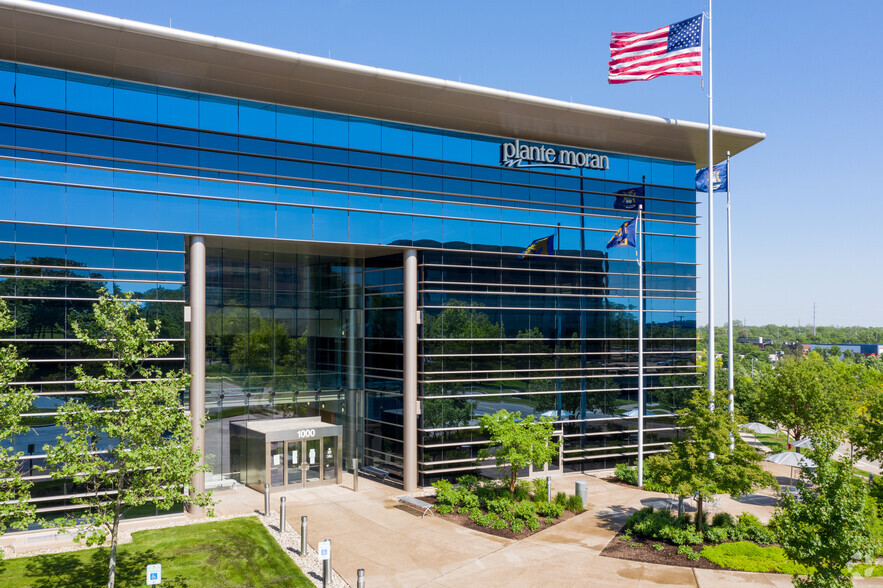 1000 Oakbrook Dr, Ann Arbor, MI en alquiler - Foto del edificio - Imagen 1 de 21