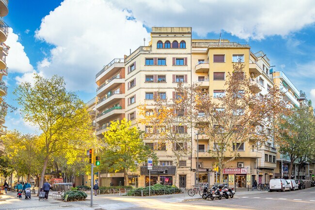 Más detalles de Carrer del Comte Borrell, 115B, Barcelona - Edificio residencial​ en venta