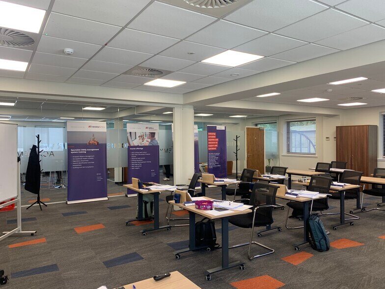 Discovery Dr, Westhill en venta - Foto del edificio - Imagen 3 de 6